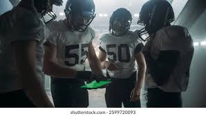 成都蓉城教练组现场观战中韩战，徐正源、金亨镒在场