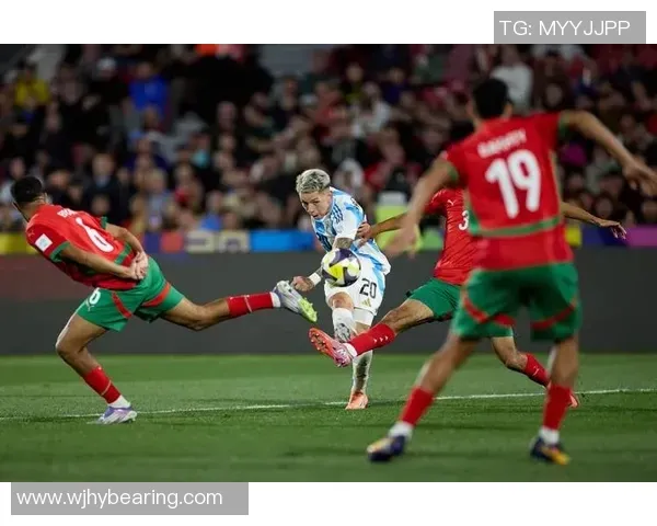 足球世界杯官方公布首批裁判名单，引发讨论