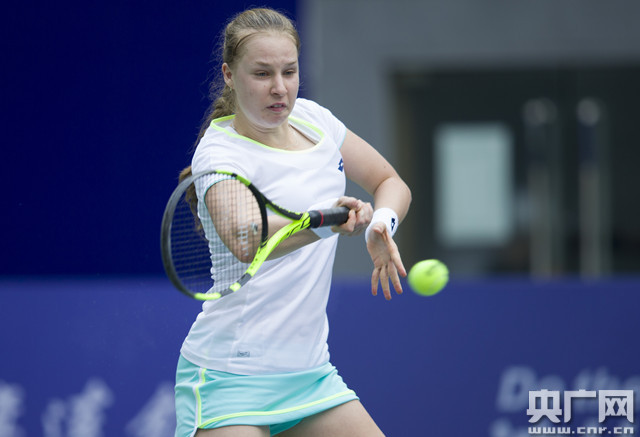 以微弱优势 以微弱优势